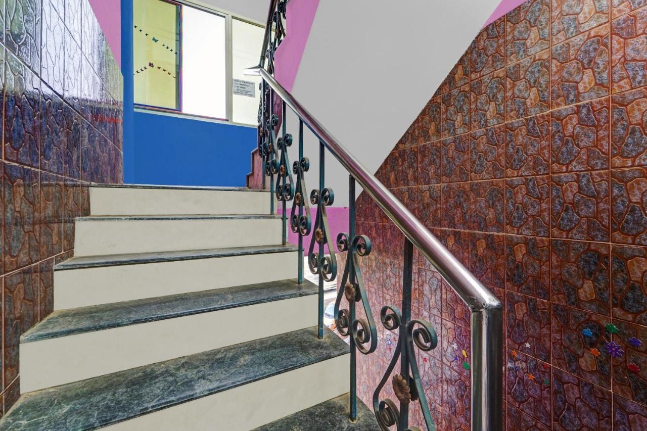 Spot On New Golden Star Guest House Near Thirumangalam Metro Station Chennai Exterior foto